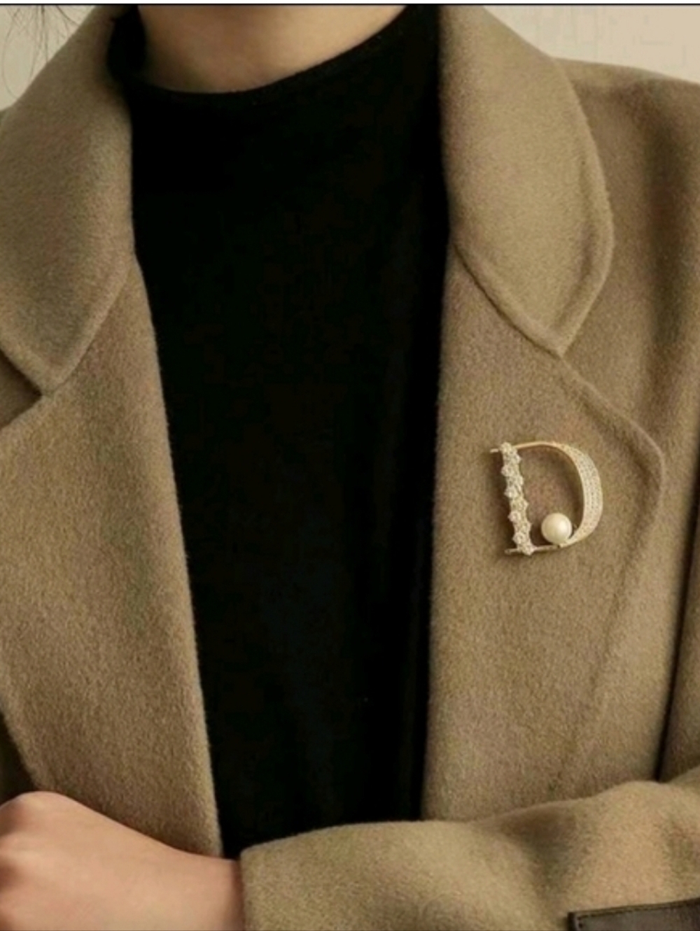 Designer Style Brooch - Picture 4 of 7